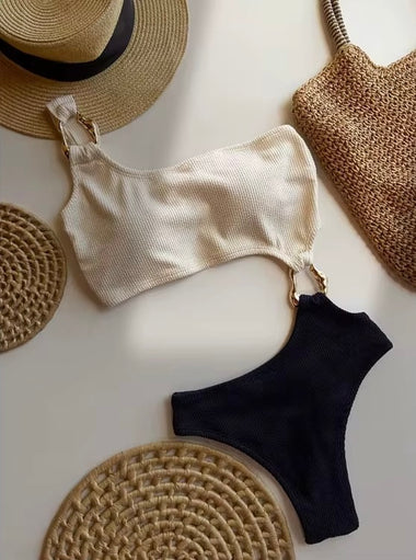 Texturált egyvállas bikini szett – vajszín & fekete