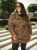 Félhosszú csinos bronz szaténfényű télikabát megkötővel - plus size