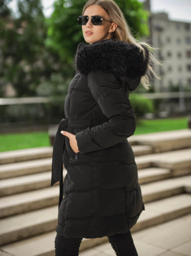 Fekete, vastag télikabát kivehető megkötővel