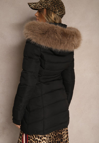 Patenttal szűkíthető, karcsúsított fekete női télikabát 8907