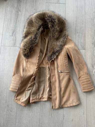 Levehető prémgalléros csinos művelúr kabát - bézs