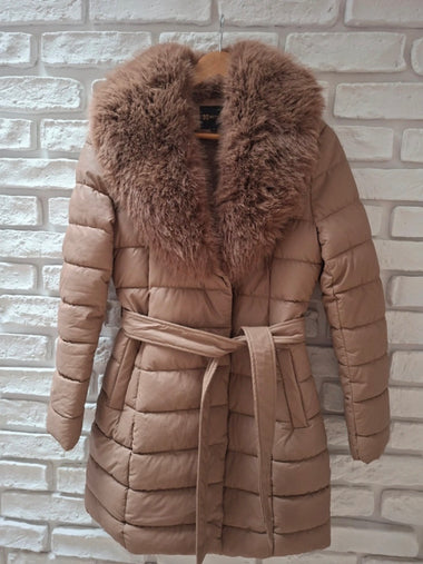 Ökobőr Vízlepergető Középhosszú Bézs Csinos Télikabát Prémes Kapucnival