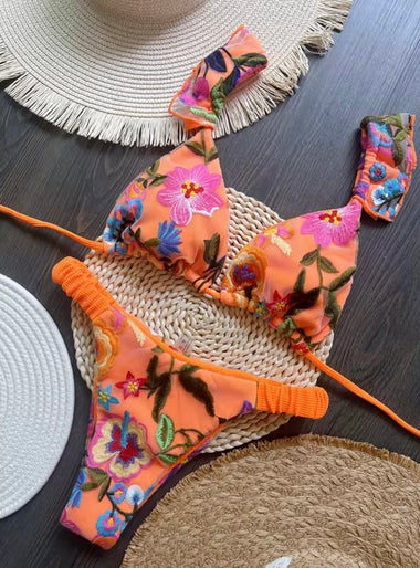 Hímzett virágos bikini szett – narancs alapon színes részletekkel