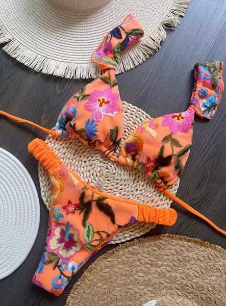 Hímzett virágos bikini szett – narancs alapon színes részletekkel