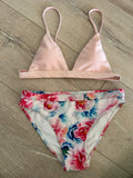 Púder bikini virágos bugyival