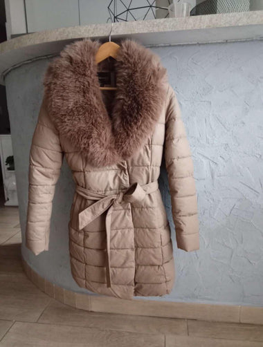 Ökobőr Vízlepergető Középhosszú Bézs Csinos Télikabát Prémes Kapucnival