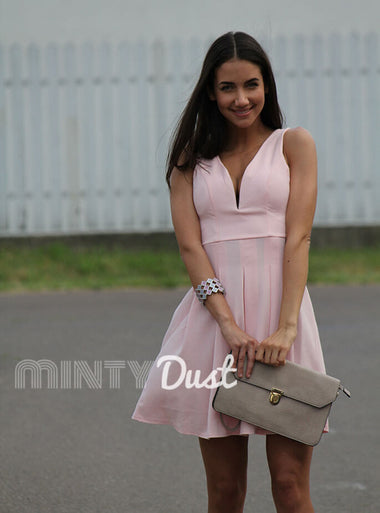 Pasztell rózsaszín kivágott nyári miniruha - MintyDust