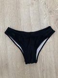 Fekete hagyományos fazonú bikinialsó